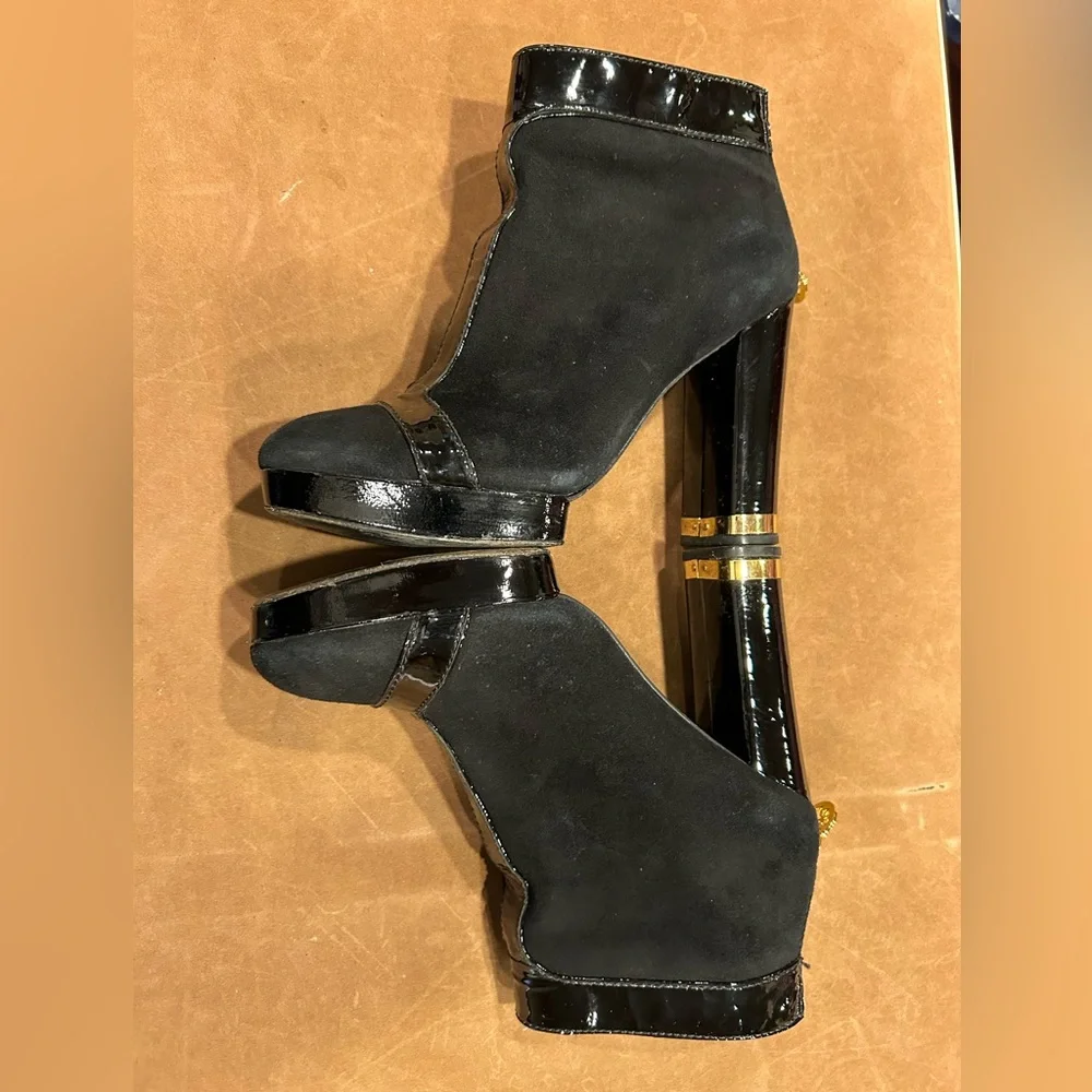 Tory Burch women’s black suede ankle boot with black leather and gold tr…